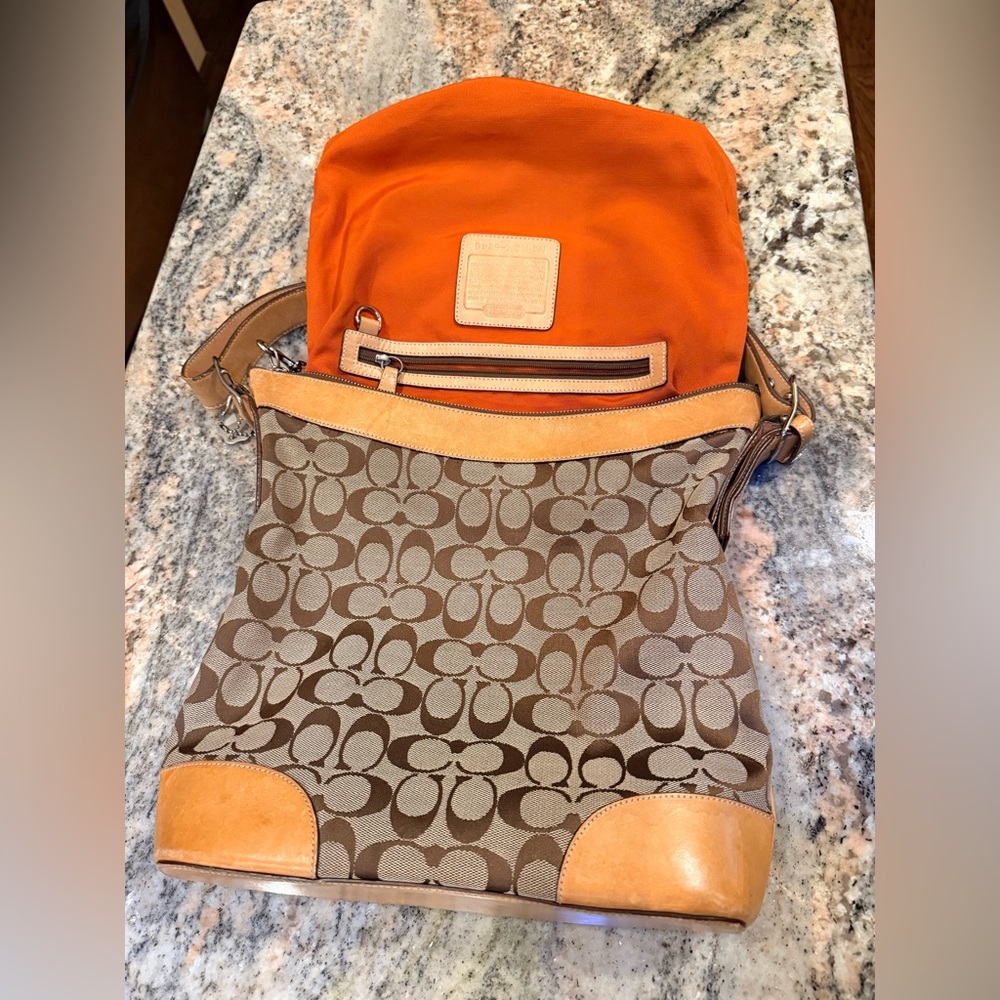 👜 Coach Signature Hobo Bag | Brown Canvas & Tan Leather | Adjustable Strap - Picture 9 of 16